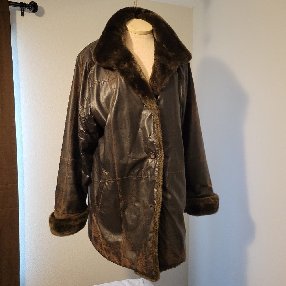 WOMENS VINTAGE FAUX LEATHER JACKET WITH THE FUR....VINTAGE DRESSBARN JACKET - Picture 17 of 17